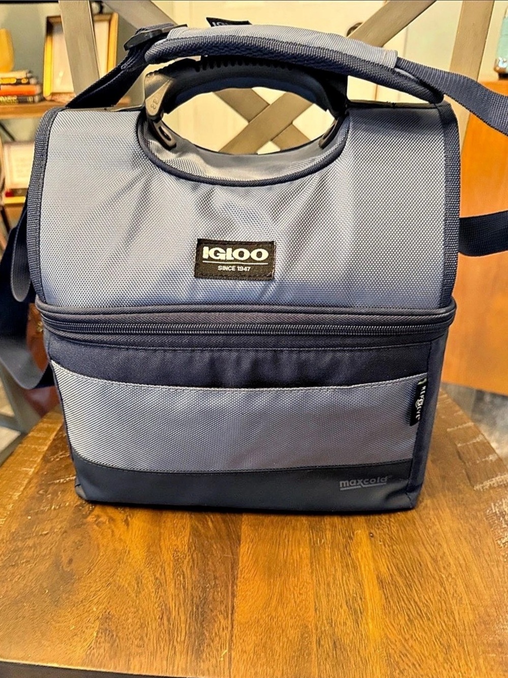 Igloo MaxCold Insulated 16 can  Cooler Bag in Blue & Gray Like New